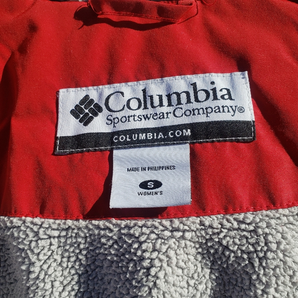 Women’s Red and White Columbia jacket SMALL - Picture 9 of 16
